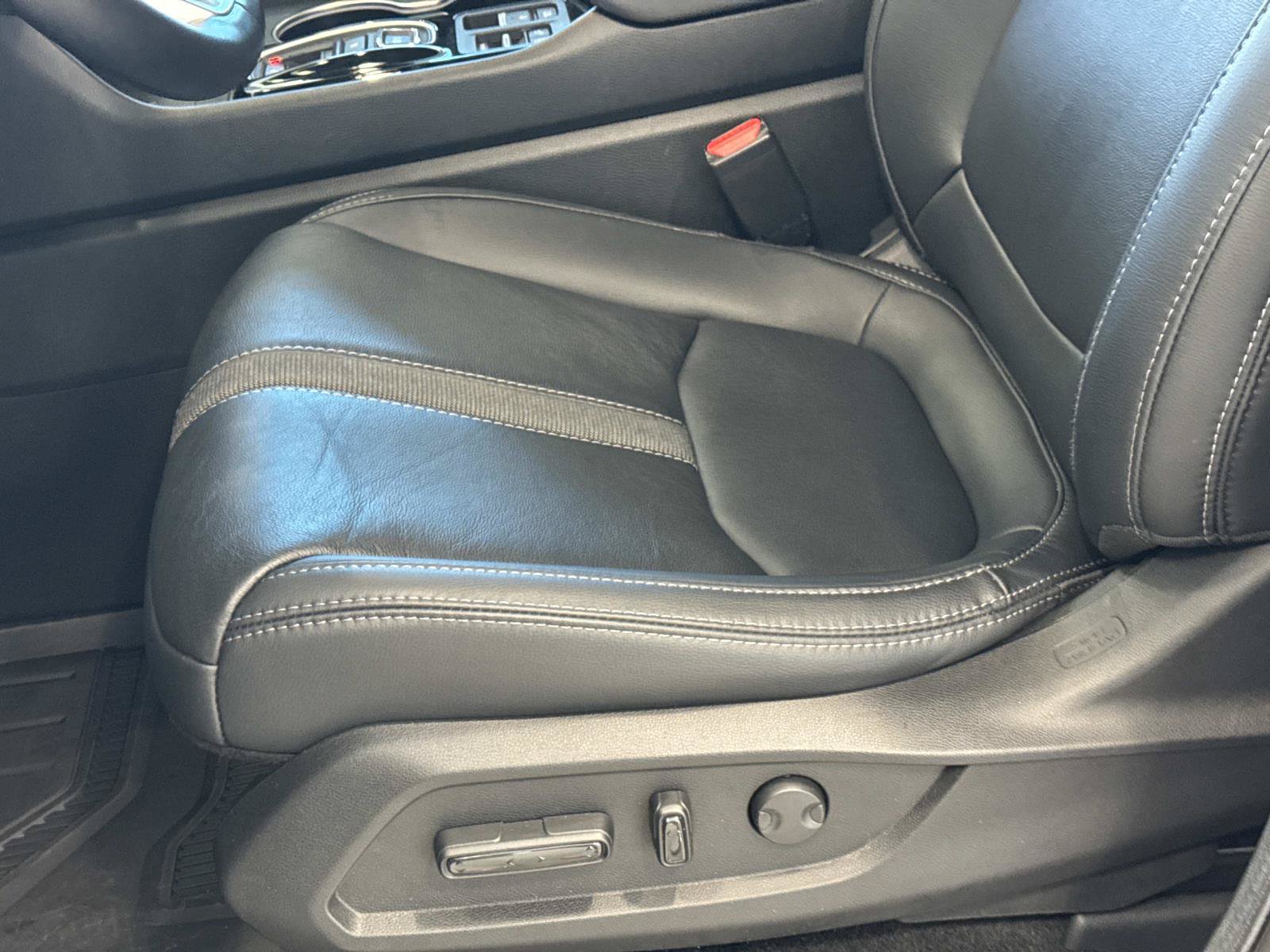 Used 2025 Honda Pilot Touring image 12