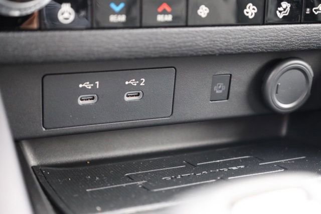 Used 2025 Mitsubishi Outlander SEL image 32