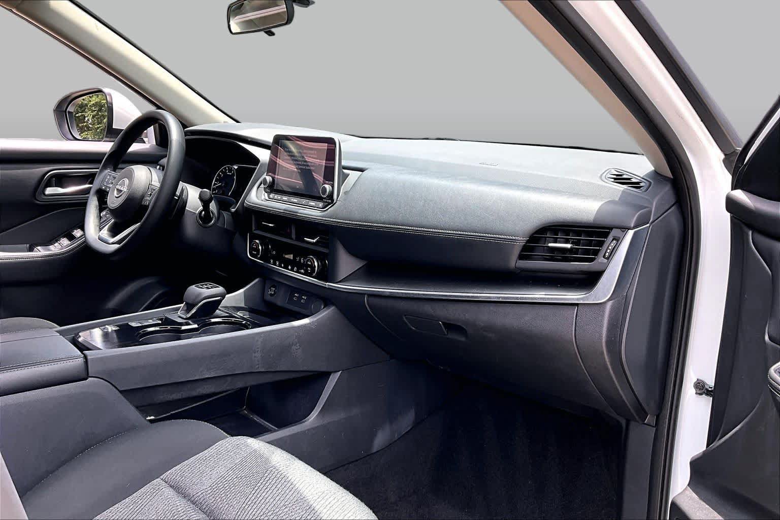 Certified 2024 Nissan Rogue SV FWD image 18