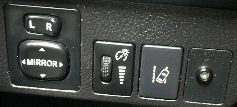 Used 2017 Toyota RAV4 SE image 29