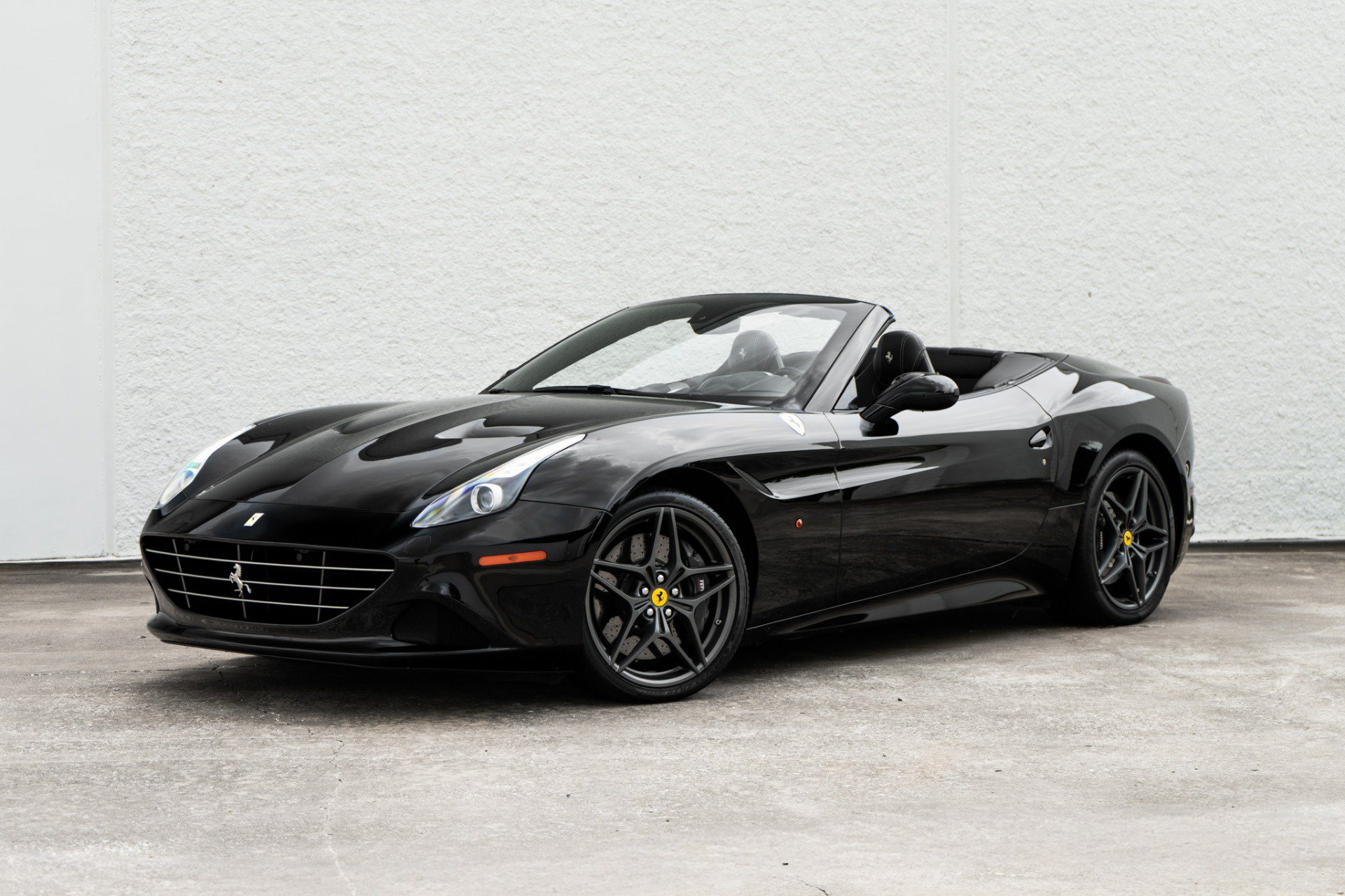 Used 2018 Ferrari California T RWD image 1