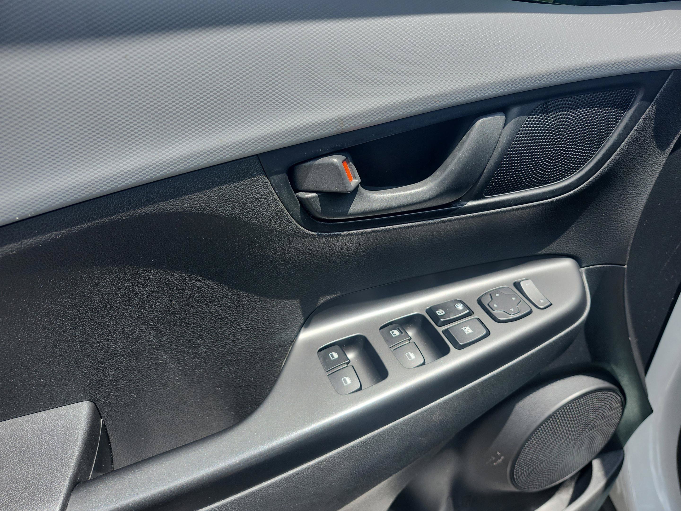 Used 2018 Hyundai Kona SE AWD/4WD image 15
