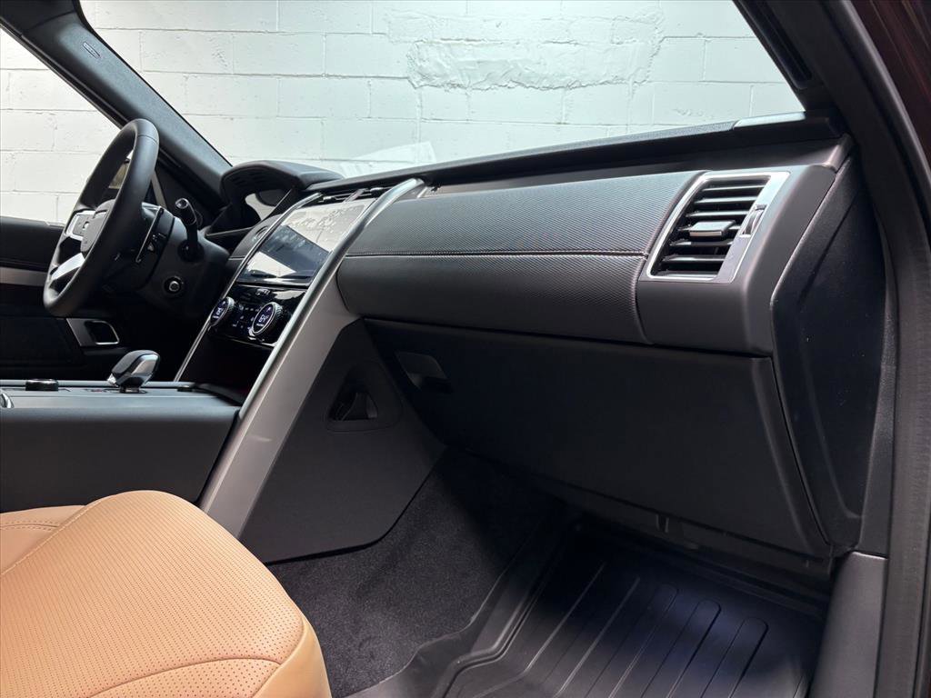 New 2026 Land Rover Discovery Limited Edition image 29