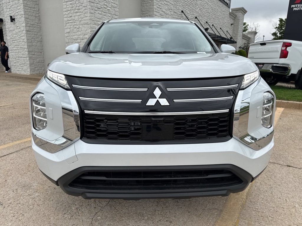 New 2026 Mitsubishi Outlander ES AWD/4WD image 2
