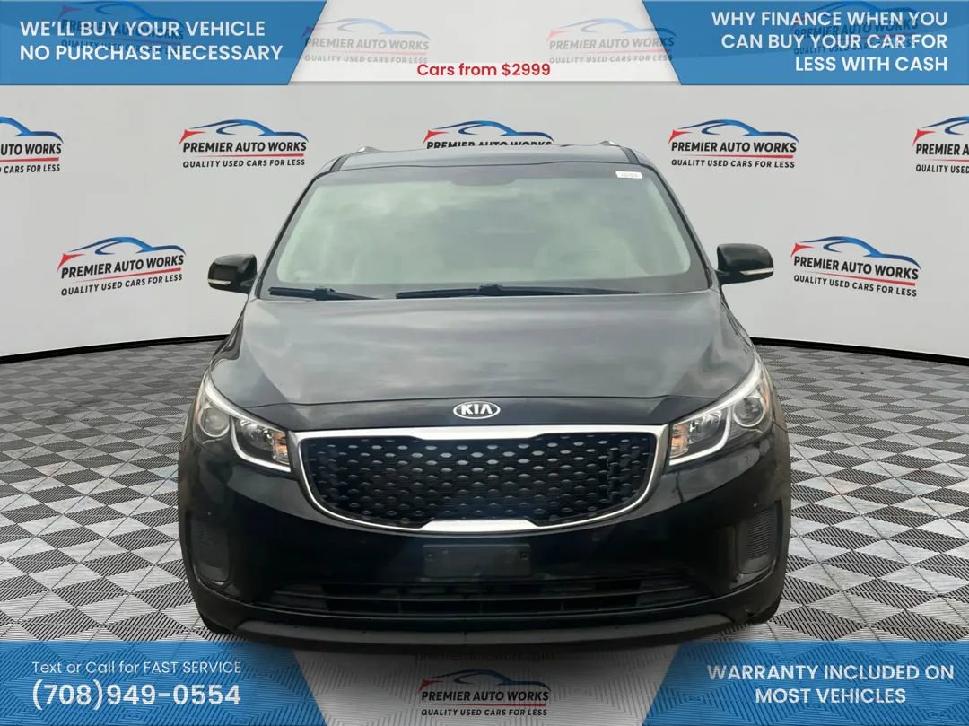 Used 2017 Kia Sedona LX w/ LX Essentials Premium Package image 2