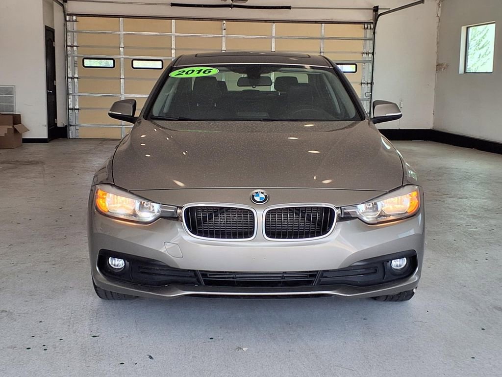 Used 2016 BMW 320i xDrive Sedan AWD/4WD image 16
