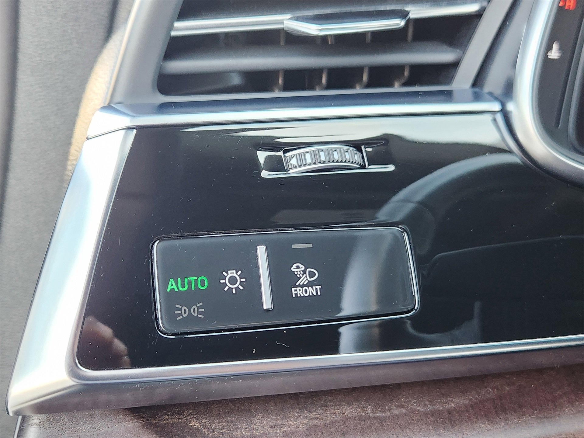 Used 2020 Audi Q8 Prestige w/ Prestige Package image 21