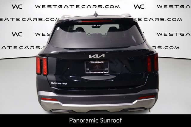 Certified 2025 Kia Sorento S w/ Panoramic Sunroof Package FWD image 4