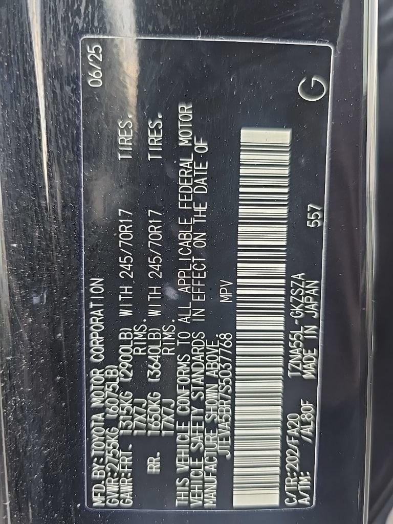 Used 2025 Toyota 4Runner SR5 AWD/4WD image 6