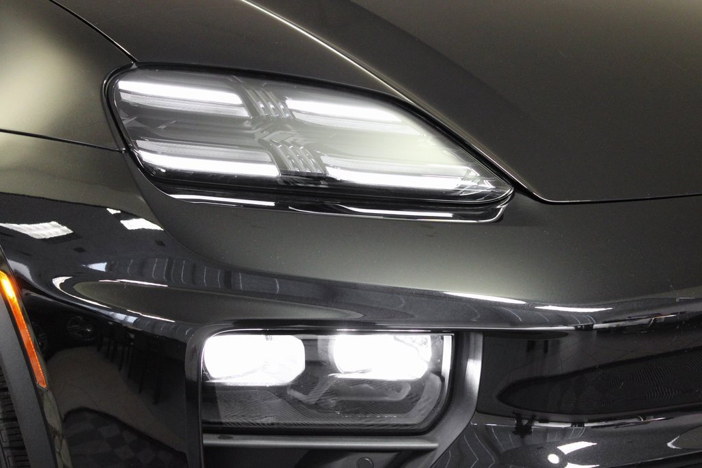 Used 2025 Porsche Macan Electric image 11