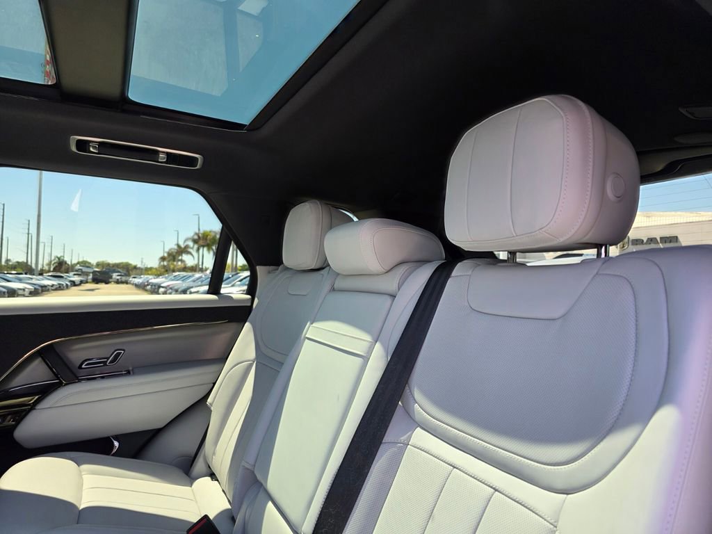 Used 2025 Land Rover Range Rover Sport SE image 17