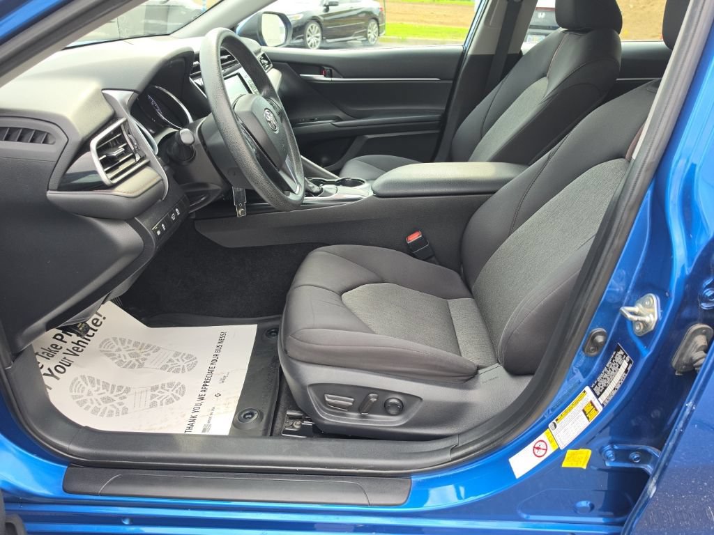 Used 2019 Toyota Camry LE FWD image 20