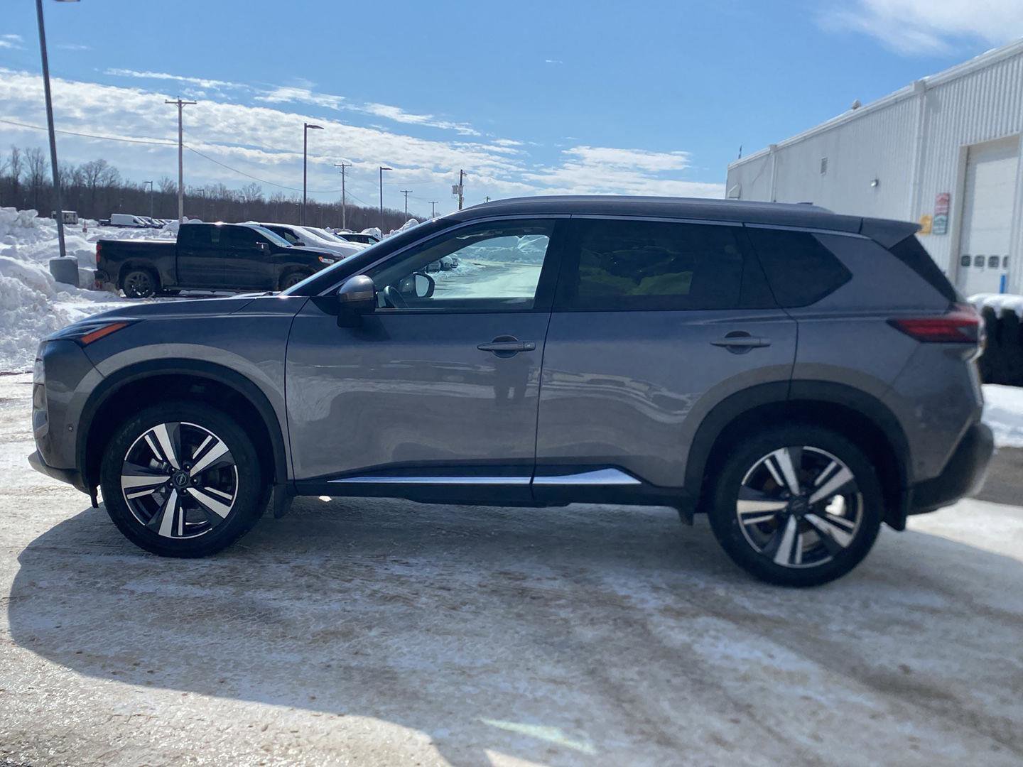 Used 2023 Nissan Rogue Platinum w/ Platinum Premium Package image 4