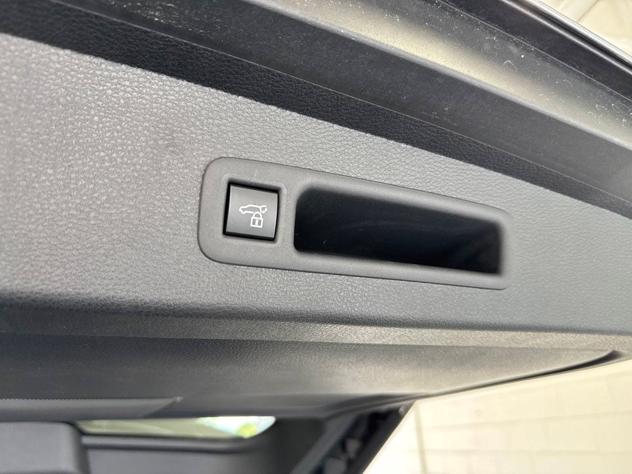 Certified 2025 Toyota Sienna XLE w/ XLE Plus Package AWD/4WD image 12