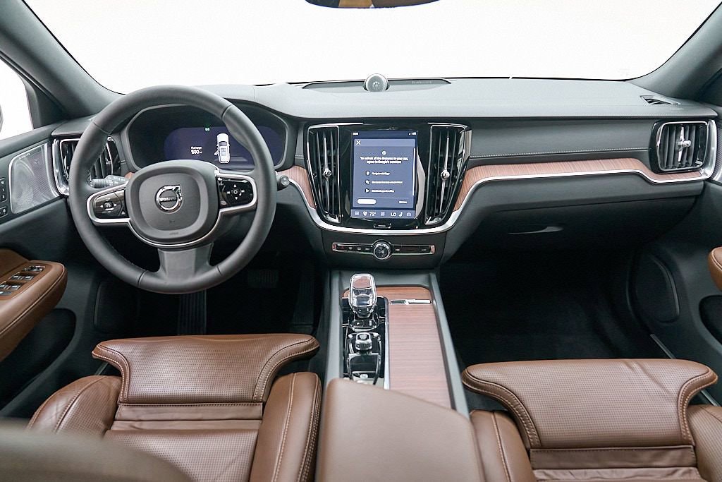 Certified 2025 Volvo V60 B5 Cross Country Ultra AWD/4WD image 25