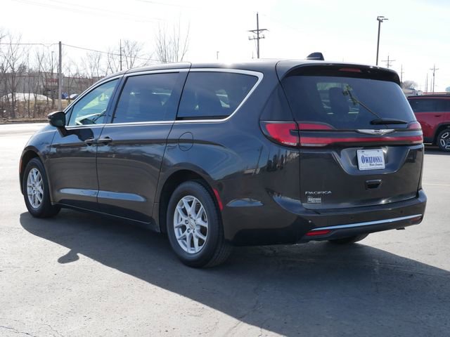 Used 2023 Chrysler Pacifica Touring-L image 3
