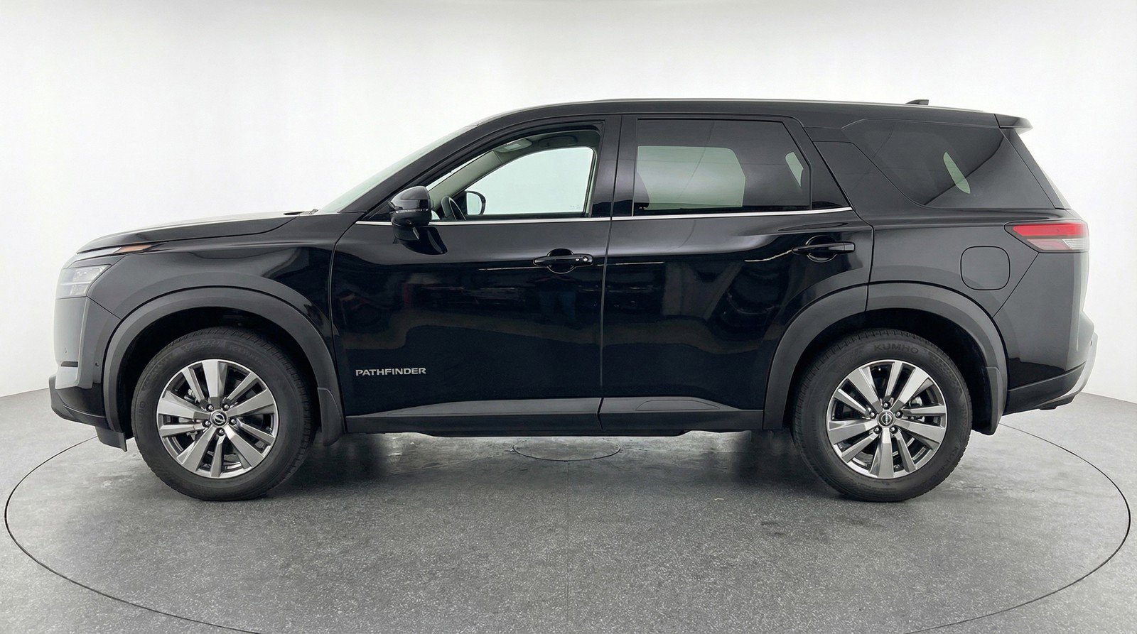Used 2025 Nissan Pathfinder SV FWD image 5