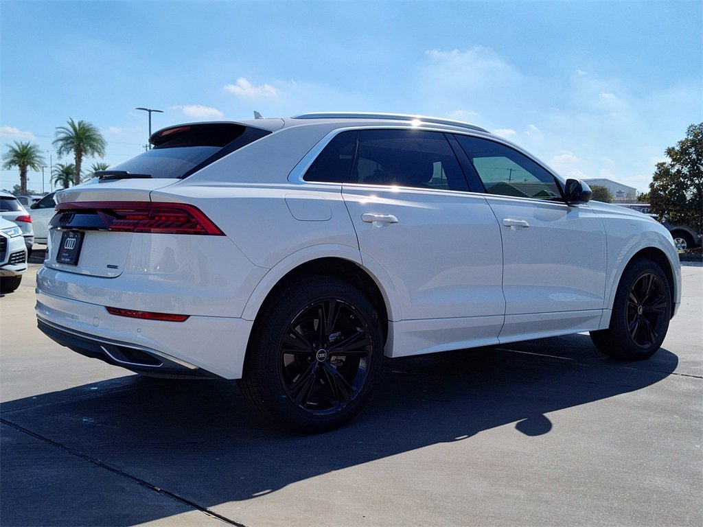 Used 2023 Audi Q8 Premium image 11