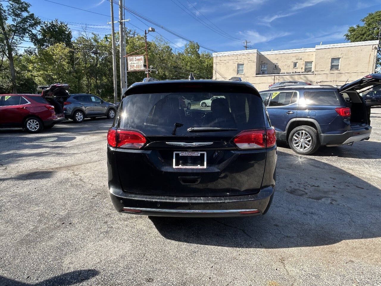 Used 2017 Chrysler Pacifica Touring-L Plus FWD image 11