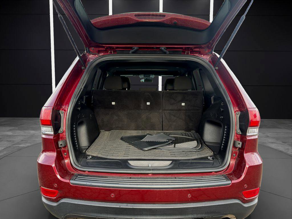 Used 2021 Jeep Grand Cherokee Laredo image 23