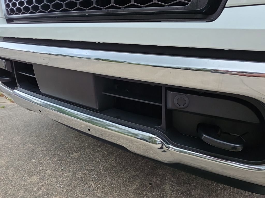 Used 2023 Nissan Titan SV w/ SV Convenience Package image 17