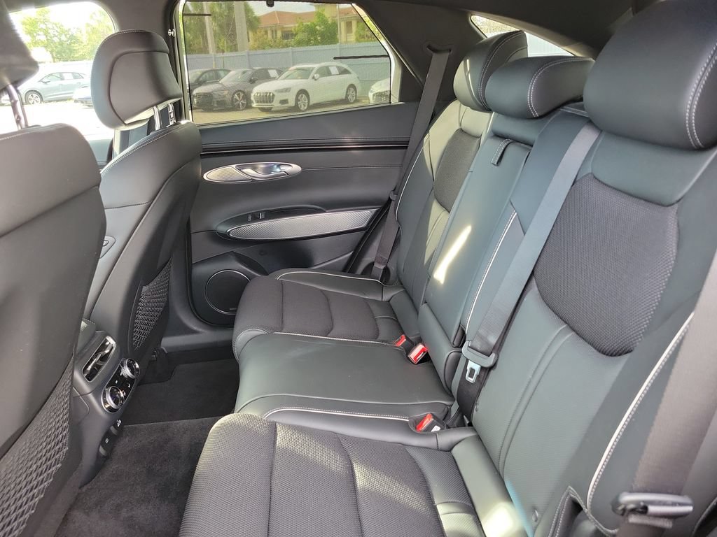 Used 2024 Genesis GV70 2.5T w/ Sport Prestige Package AWD/4WD image 15