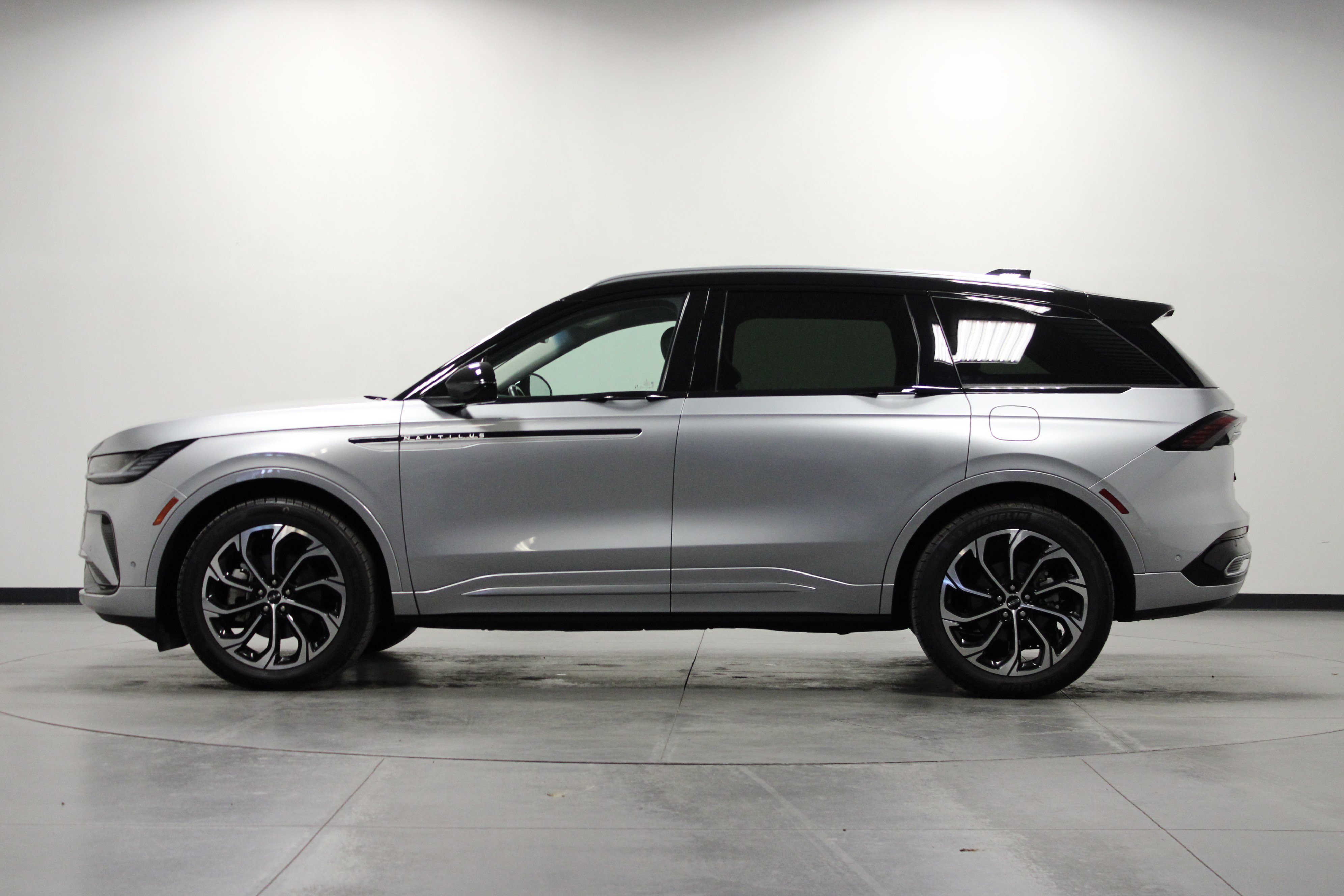 Used 2024 Lincoln Nautilus Reserve image 7