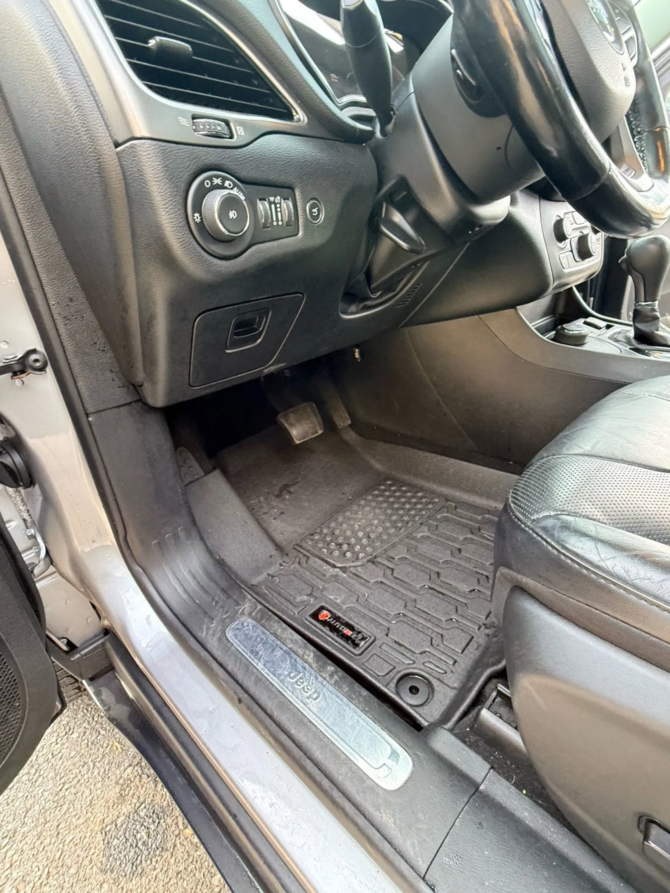 Used 2020 Jeep Cherokee Limited AWD/4WD image 36
