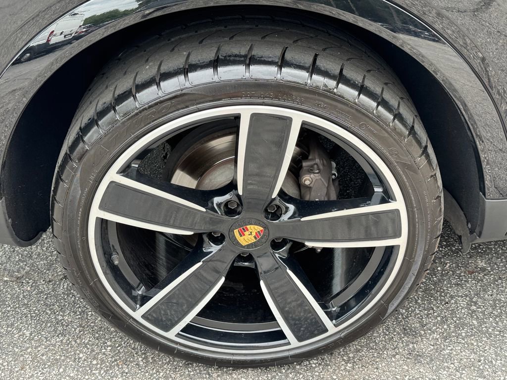 Used 2023 Porsche Cayenne Platinum Edition AWD/4WD image 24