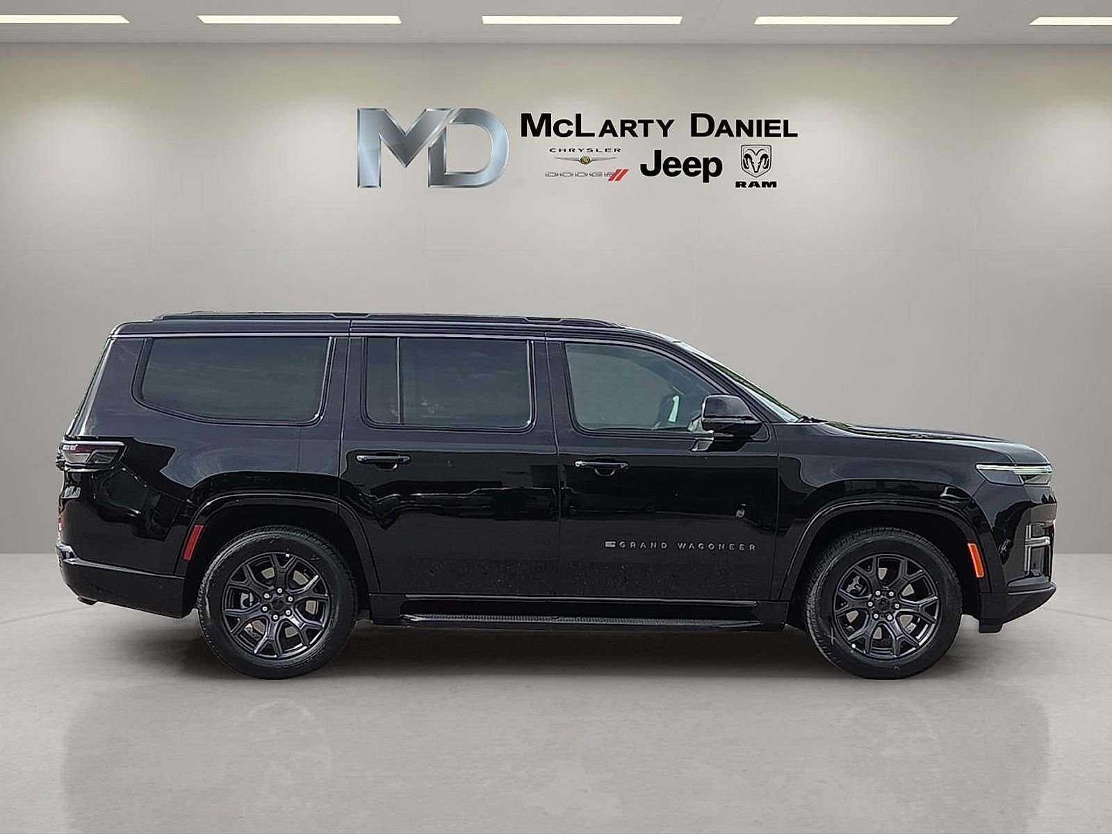 New 2026 Jeep Grand Wagoneer Limited w/ Convenience Group I AWD/4WD image 6