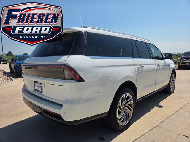Used 2025 Lincoln Navigator L Reserve AWD/4WD image 7