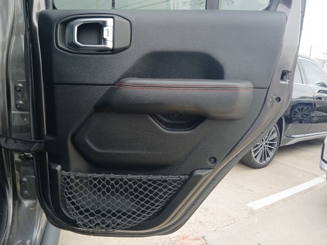 Used 2018 Jeep Wrangler Unlimited Rubicon AWD/4WD image 9