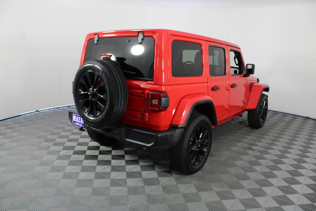 Used 2025 Jeep Wrangler Unlimited Sahara w/ Safety Group AWD/4WD image 23