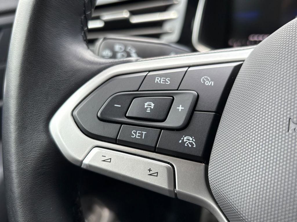 Used 2025 Volkswagen Jetta Sport FWD image 13