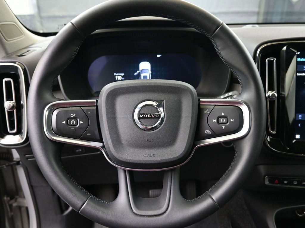 Certified 2025 Volvo XC40 B5 Core image 23