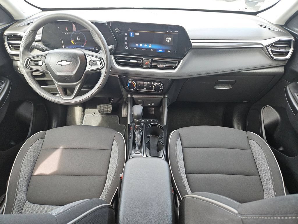 Used 2025 Chevrolet TrailBlazer LT AWD/4WD image 19