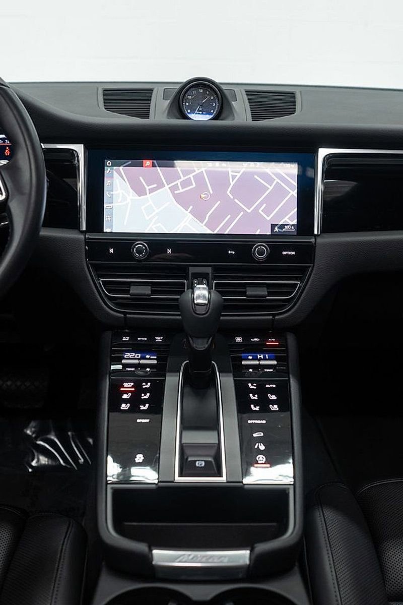 Used 2023 Porsche Macan image 24