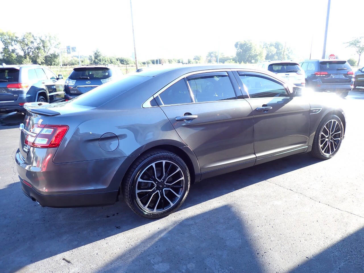 Used 2019 Ford Taurus SHO image 6