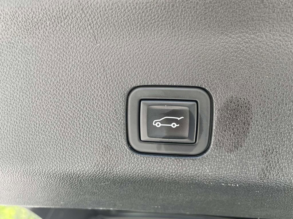 Used 2023 Cadillac Escalade ESV V w/ LPO, ONYX Package AWD/4WD image 12