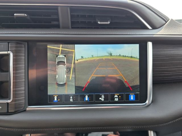 Used 2022 GMC Yukon XL Denali w/ Denali Premium Package image 17