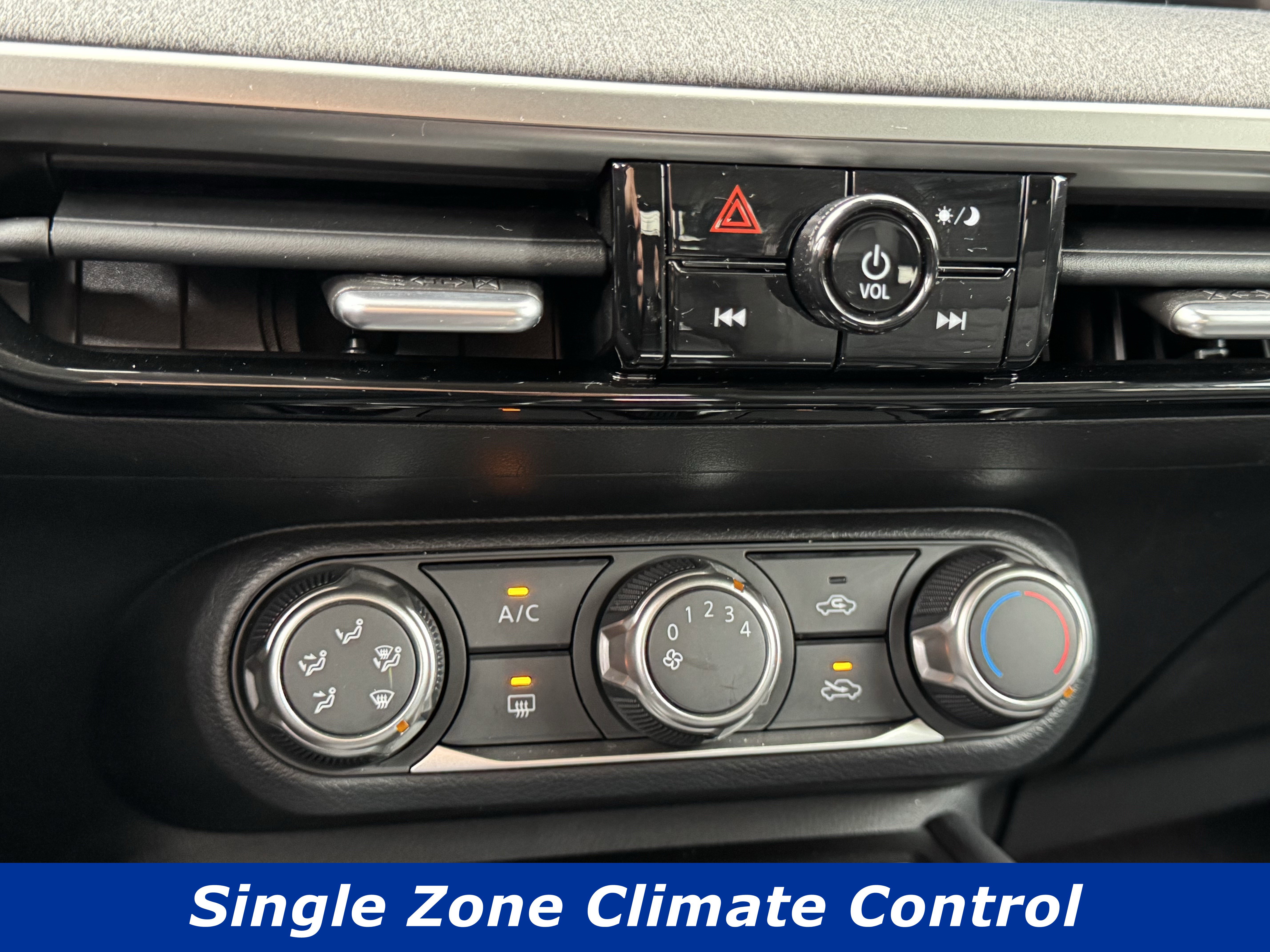 Used 2025 Nissan Kicks SV image 10