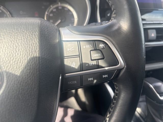 Used 2023 Toyota Highlander XLE AWD/4WD image 13