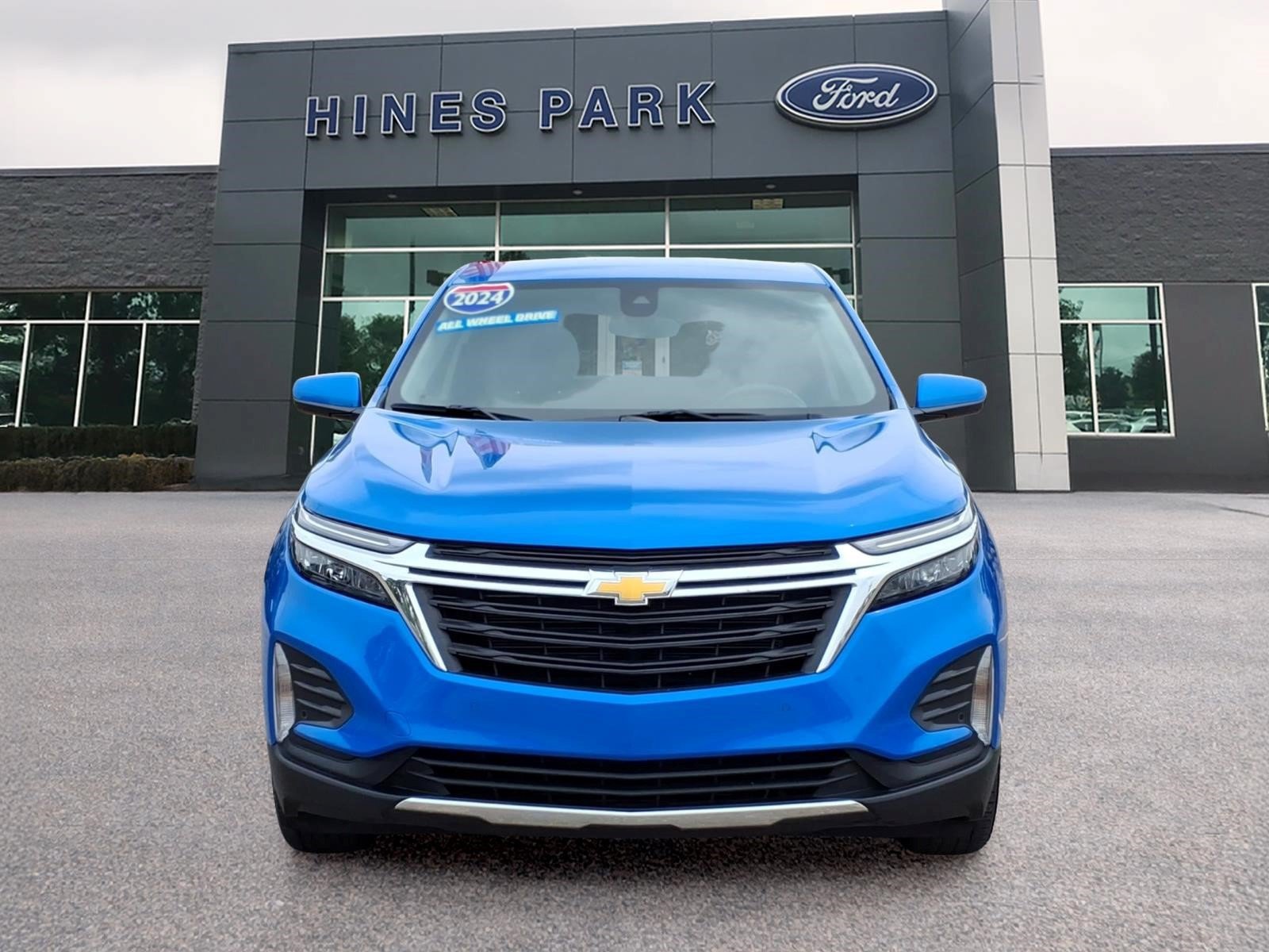 Used 2024 Chevrolet Equinox LT AWD/4WD image 2