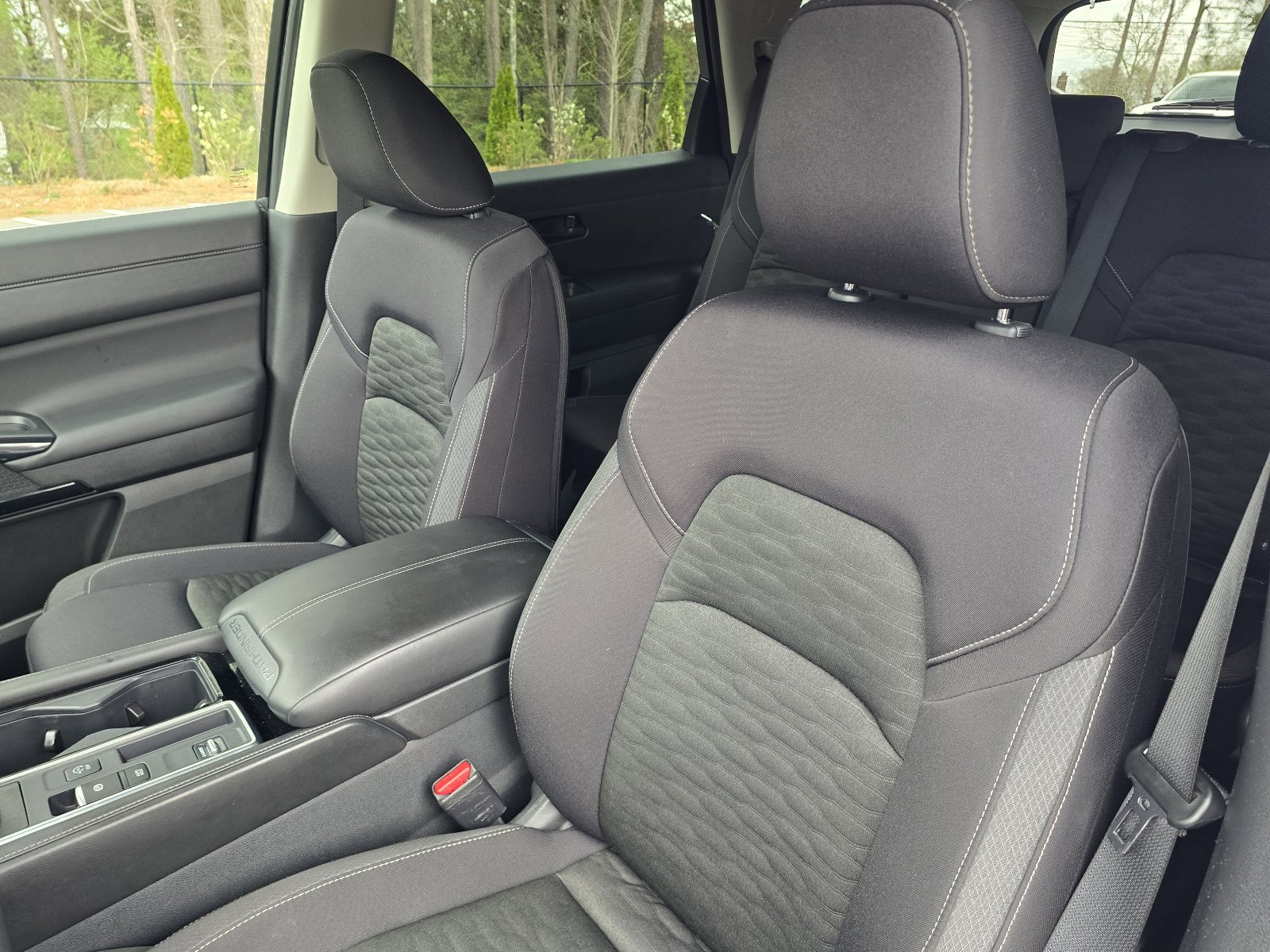 Used 2025 Nissan Pathfinder SV image 13