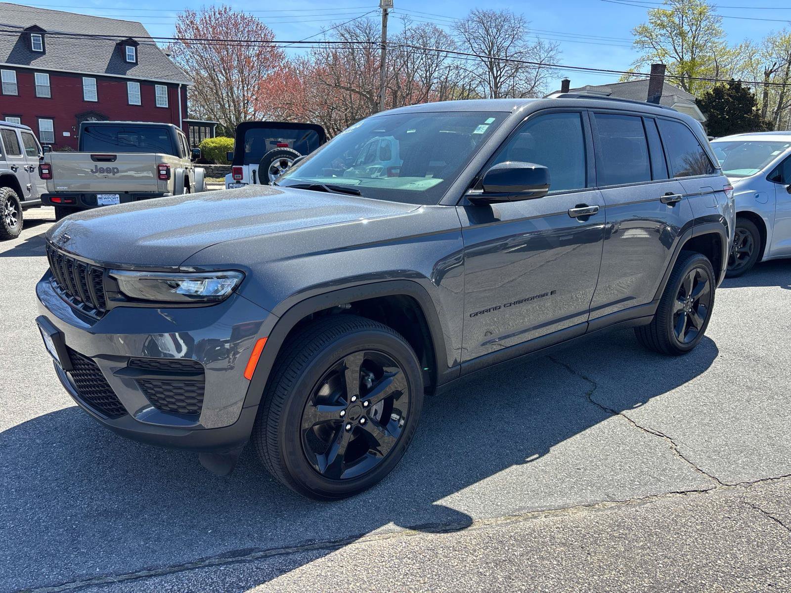 Certified 2024 Jeep Grand Cherokee Altitude AWD/4WD image 7