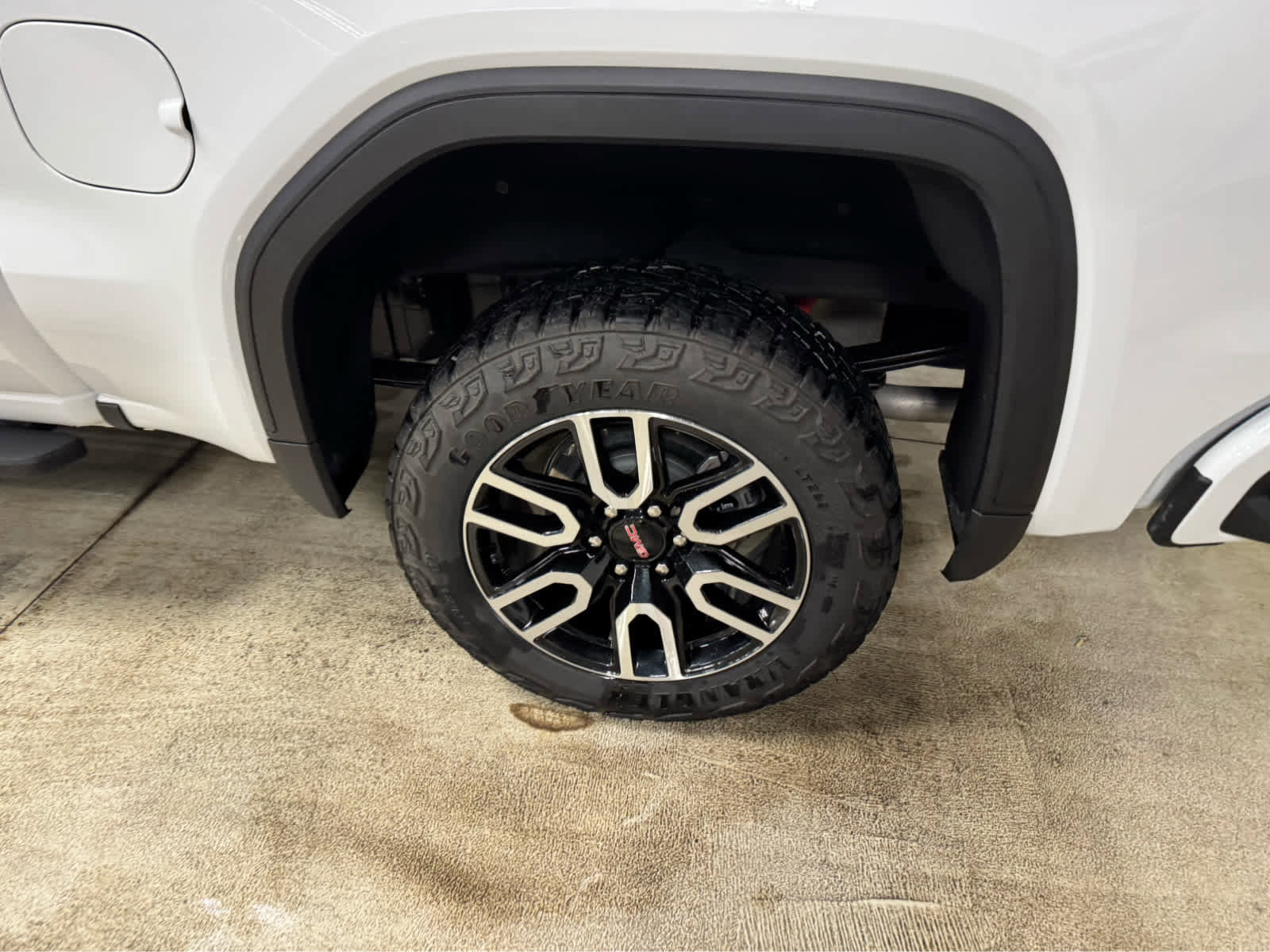 Certified 2025 GMC Sierra 1500 AT4 w/ AT4 Premium Package image 9