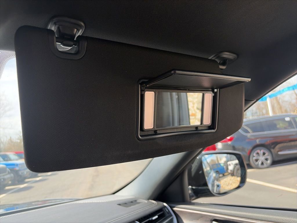 Used 2024 Jeep Grand Cherokee Limited w/ Black Appearance Package image 37