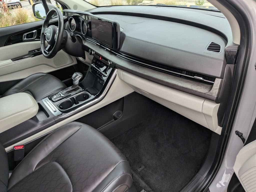 Used 2024 Kia Carnival EX FWD image 13