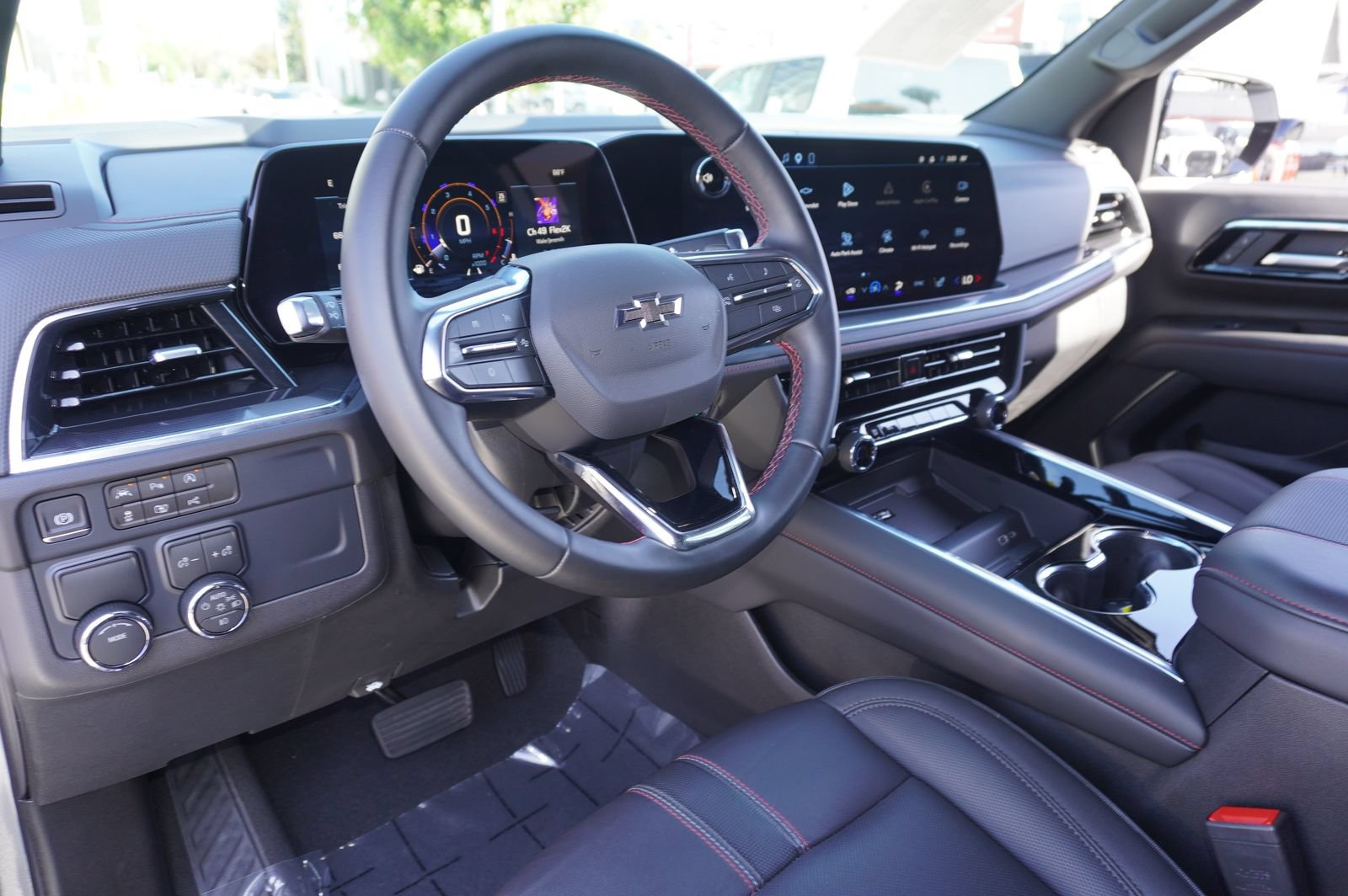 Used 2026 Chevrolet Suburban RST RWD image 14