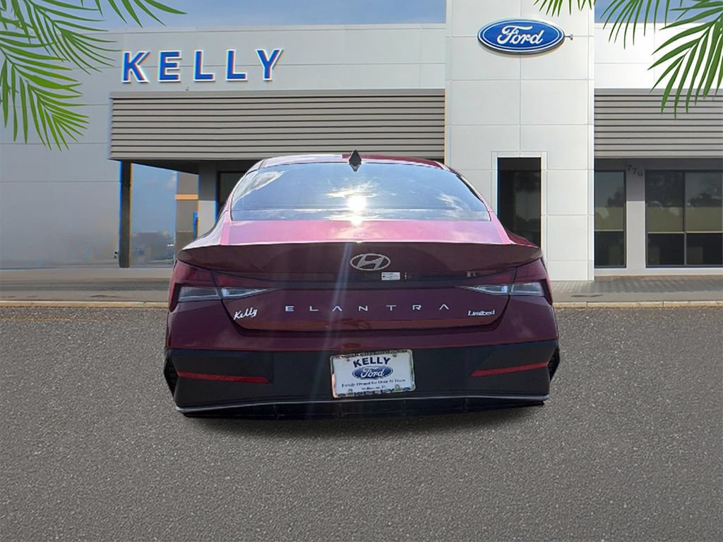 Used 2025 Hyundai Elantra Limited FWD image 4